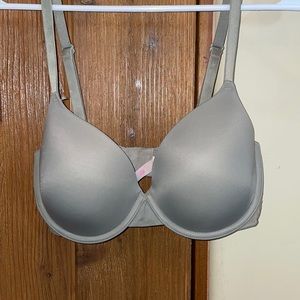 Pink Victoria secret 34D wear everywhere t-shirt lightly lined bra